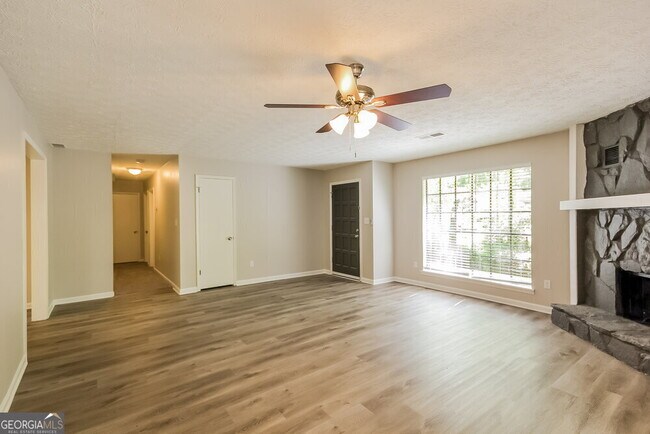 Building Photo - 440 Creekside Ct