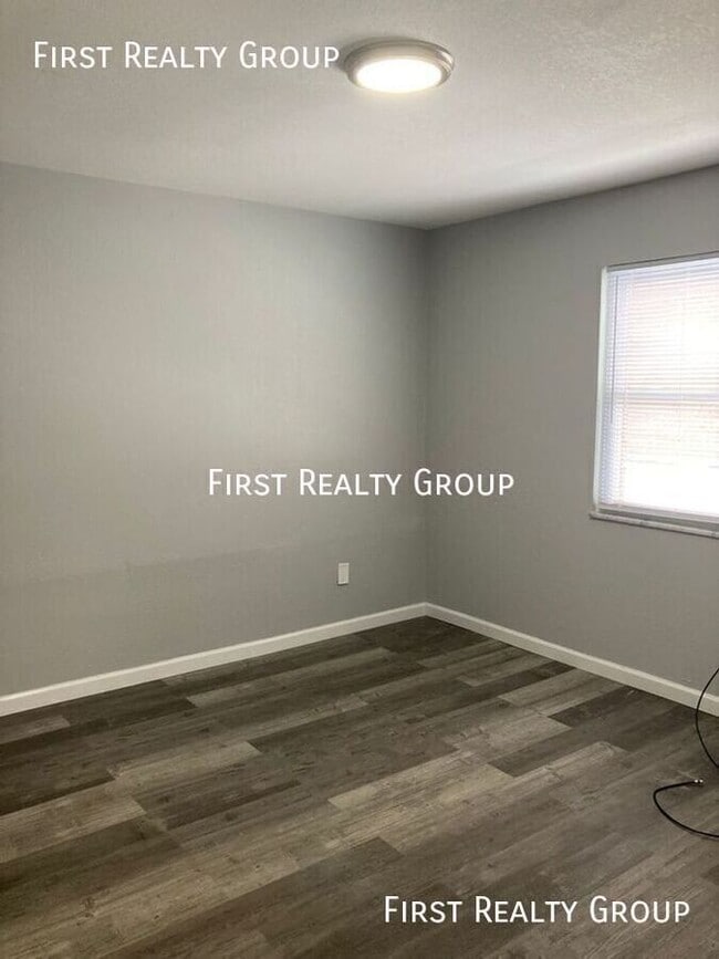 Building Photo - 305 N Broadway-#2