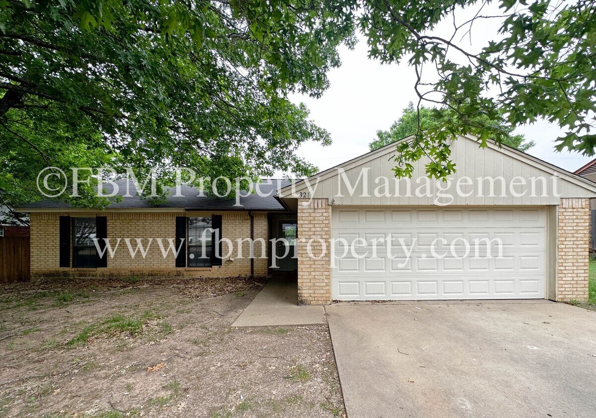 Foto principal - 921 Park Place - Beautiful 3 Bedroom, 2 Ba...