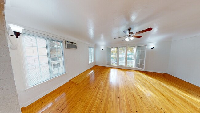Building Photo - 252 S Rexford Dr