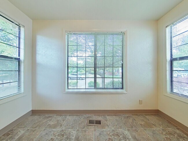 Foto del edificio - 3 Bedroom House ~ North Corvallis ~ Pet Fr...