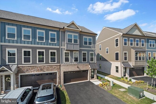 Building Photo - 1051 Venifena Terrace SE