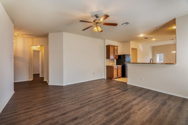Building Photo - 3 bedroom, 2 bathroom Leander home that backs greenbelt!!