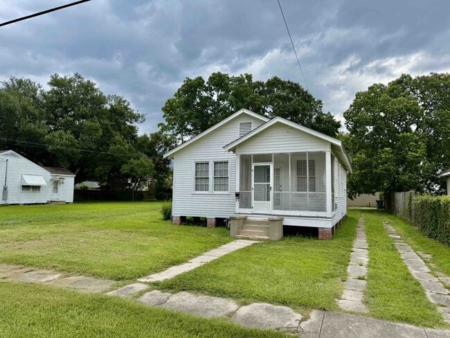 Photo - 2554 Zeeland Ave House