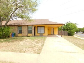 Building Photo - 900 Sahara Ave