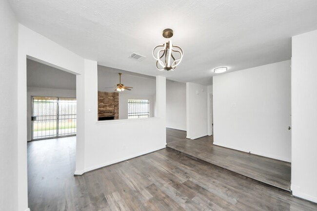 Building Photo - 1207 Park Knoll Ln
