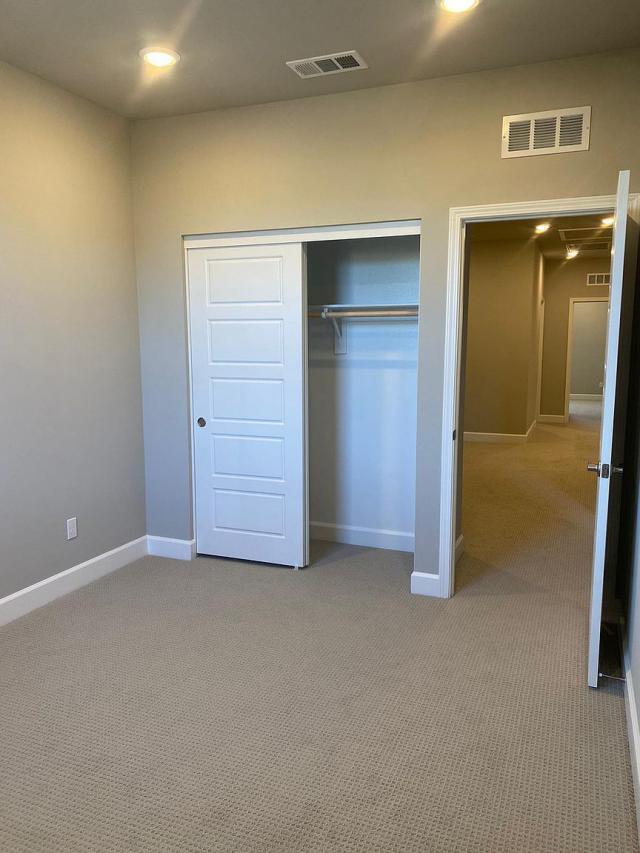 Foto del edificio - 4 bedroom in Huntington Beach CA 92648