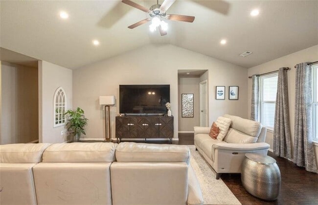 Building Photo - 6108 SW Warrington Rd