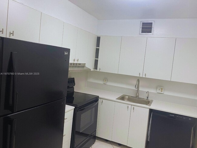 Building Photo - 13550 SW 6th Ct