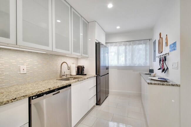 Foto del edificio - 3605 S Ocean Blvd