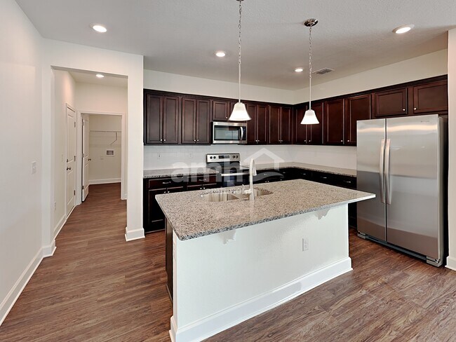 Foto del edificio - 5909 Hampton Creek Rd