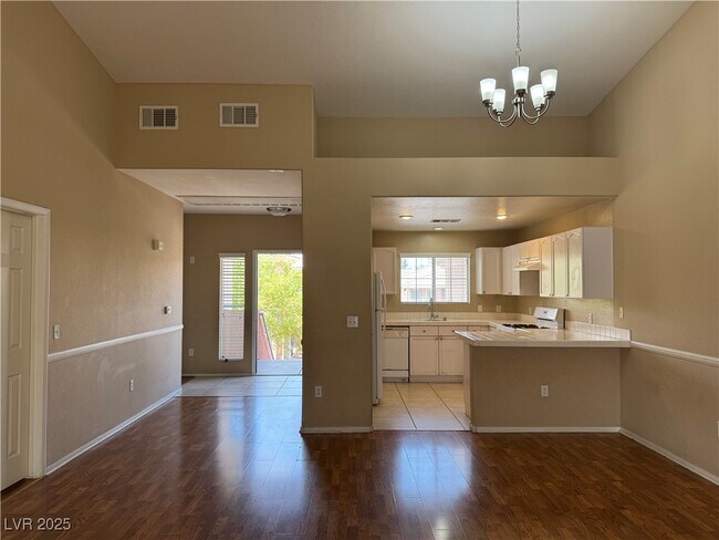 Foto del edificio - 400 Amber Pine St