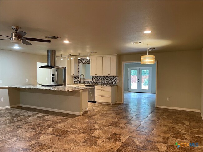 Building Photo - 1360 Poppy Ln