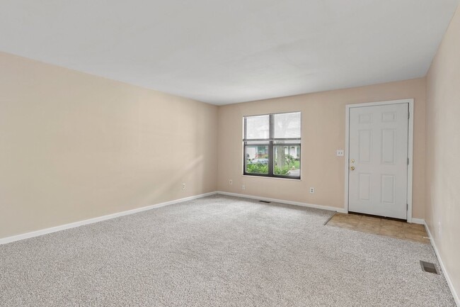 Building Photo - Omar Ct Duplex