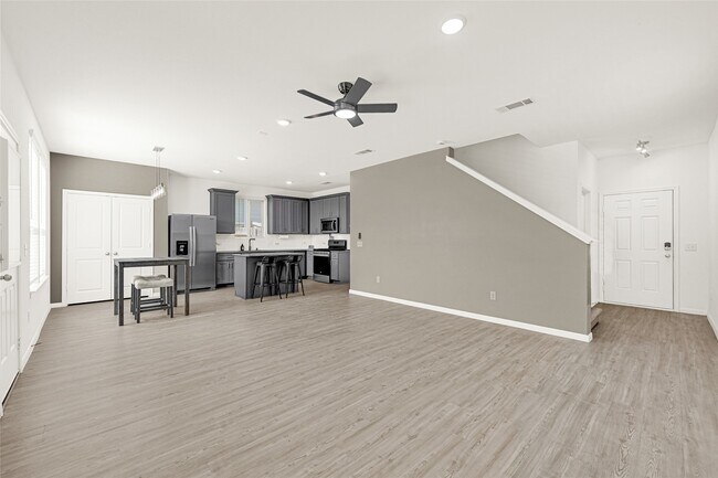 Foto del edificio - 318 Maple Bark Trl