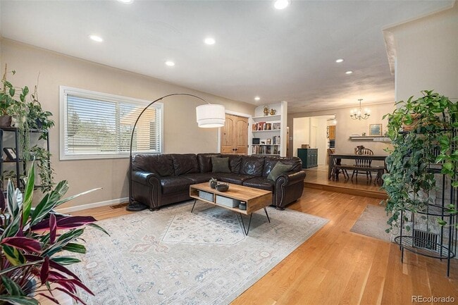 Building Photo - 895 Vance St