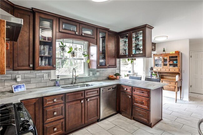 Foto del edificio - 800 Glenairy Dr NE
