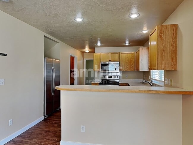 Building Photo - 584 N Nebula Ave