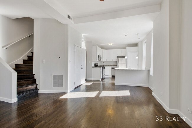 Foto del edificio - Newly Rehabbed Beautiful 2bed/2bth Duplex ...