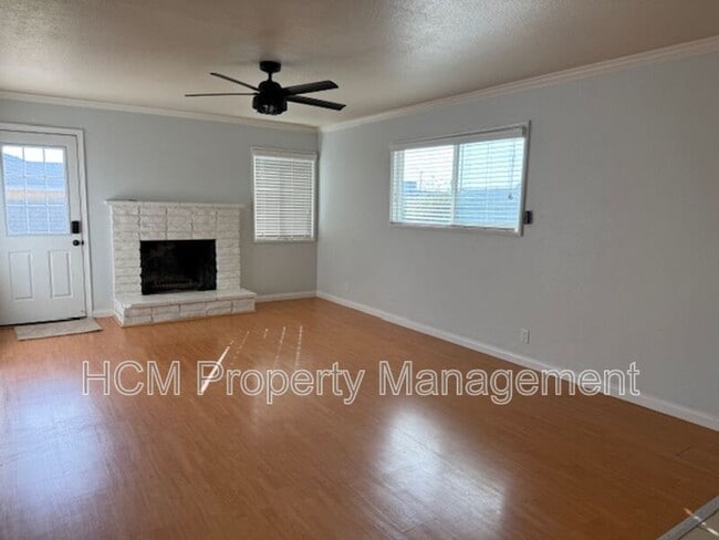 Building Photo - 928 E Meats Ave