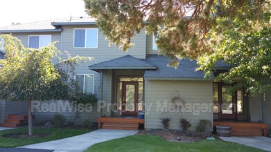Building Photo - 1085 Golden Pheasant Dr
