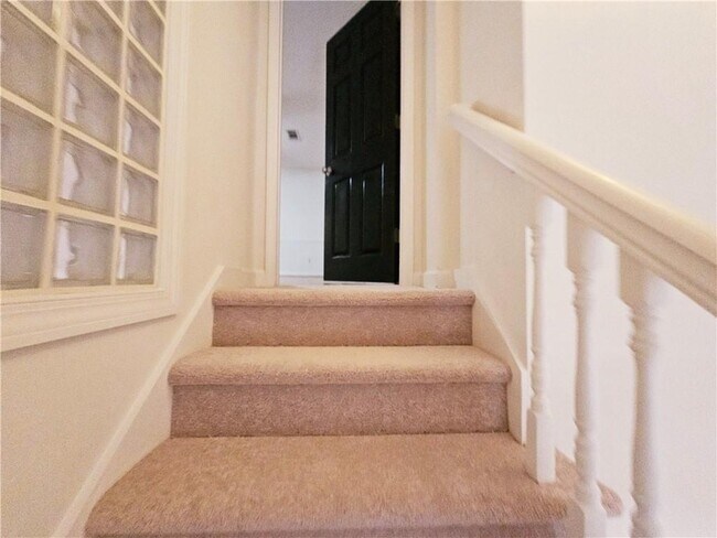Foto del edificio - 1409 Oakridge Cir