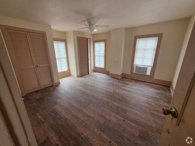 Building Photo - 113 W Cypress St
