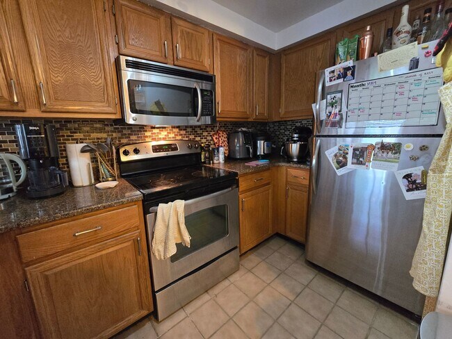 Building Photo - DELIGHTFUL OLDE CITY ONE BEDROOM APARTMENT