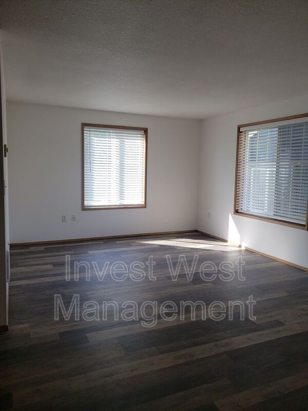 Building Photo - 6900 NE 157th Ave