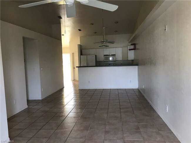 Building Photo - 526 NE 24th Ave