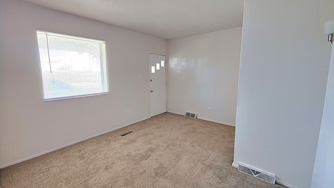 Building Photo - *Recently Updated 2BD/1.5BA Single Family Home Available for Rent in Mt Washington*