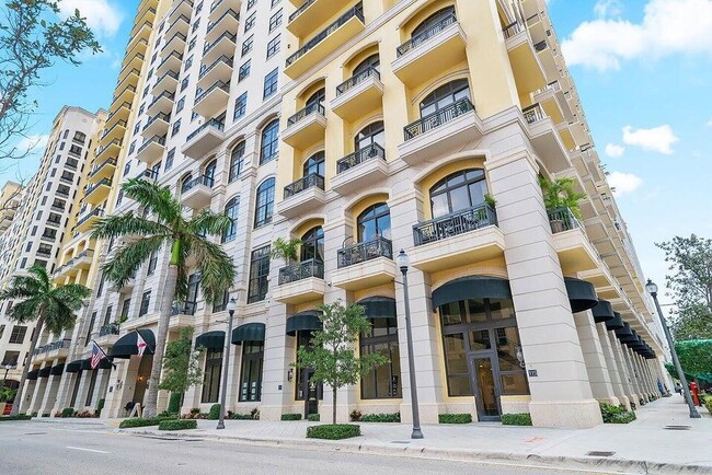 Building Photo - 701 S Olive Ave