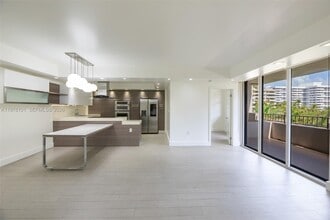 Building Photo - 161 Crandon Blvd