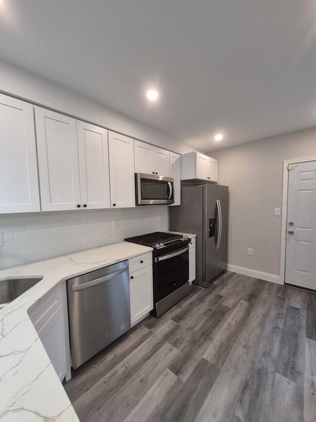 Building Photo - Spacious 3BD/2.5 BA North Philadelphia - A...