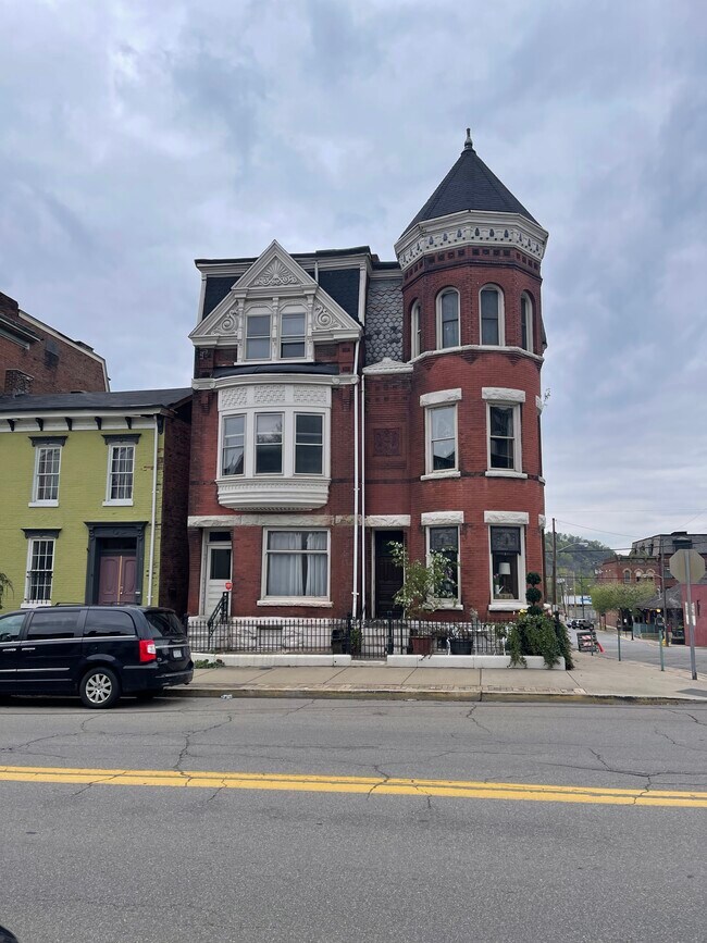 Building Photo - 2303 Chapline St