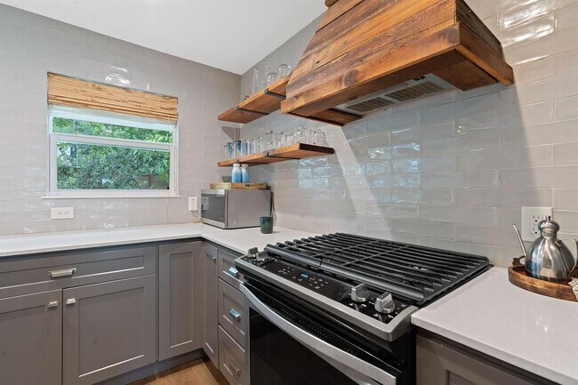 Building Photo - 3008 S 5th St