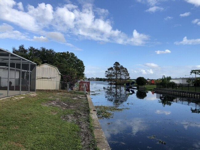 100’ hasta el lago Seminole (nivel constante de agua) - 10154 118th Ave