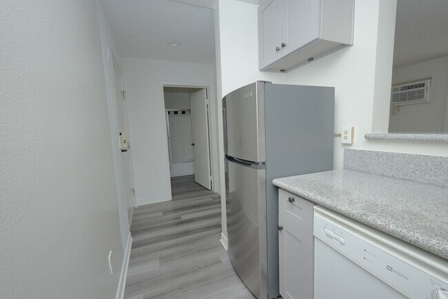 Foto del edificio - 1632 N Formosa Ave