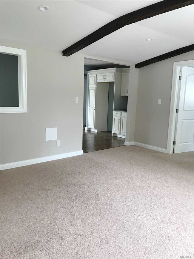 Building Photo - 495 Morris Dr