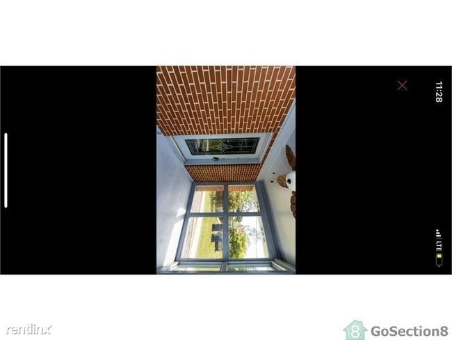 Building Photo - 10441 Pinehurst Dr