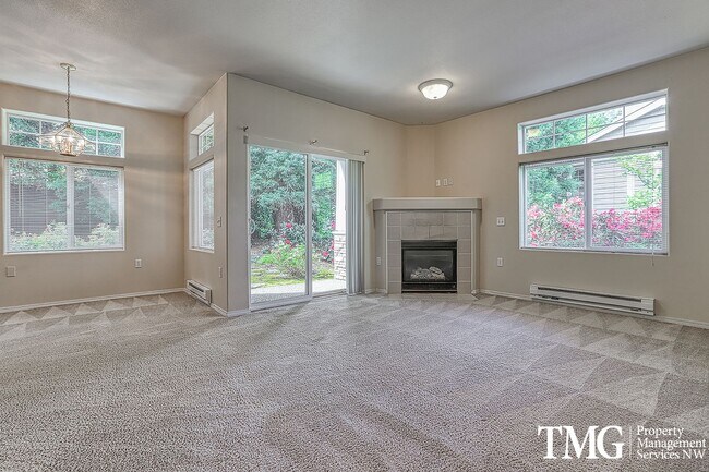 Foto del edificio - 2br/2ba single level condo with garage & W/D near Nike / Intel / St. Vincent Hospital  **MOVE IN ...