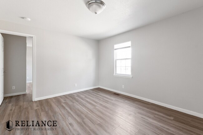 Building Photo - 4319 E Bayley St