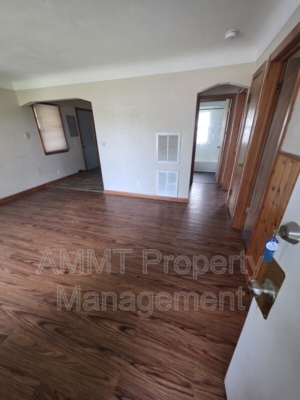 Foto del edificio - 349 22nd Ave SW