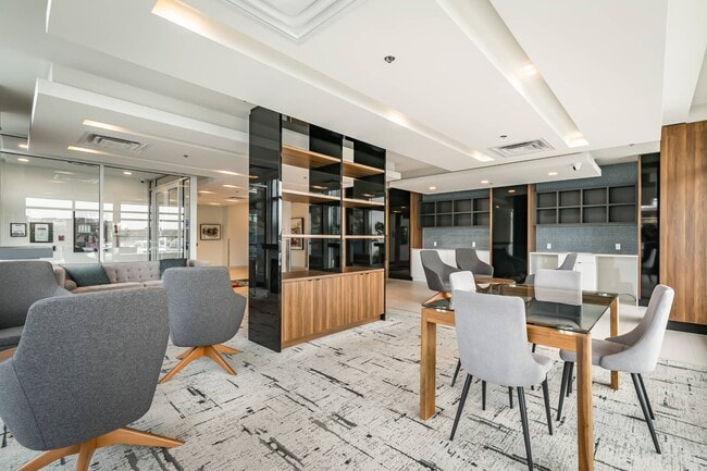 Building Photo - Evol