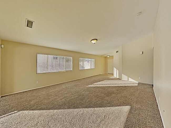 Building Photo - 5421 W Grove St