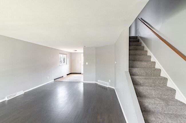 Foto del edificio - 4944 Fairway Ct