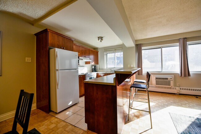 Building Photo - 3421 Drummond