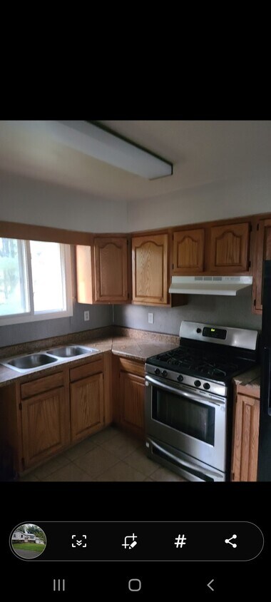 Primary Photo - 70 Willow Cedar Way