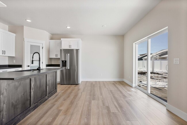 Foto del edificio - AVAILABLE JANUARY 2025 - 3 BED 2 BATH TWIN...