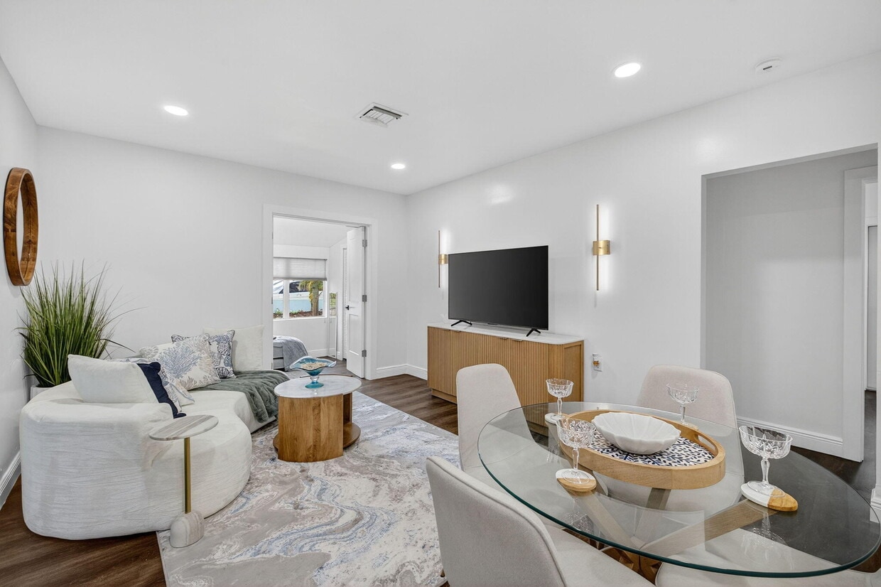 Primary Photo - 1317 NE 1st Ave.